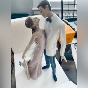 Original Lladro vintage happy anniversary couple, like new in original box